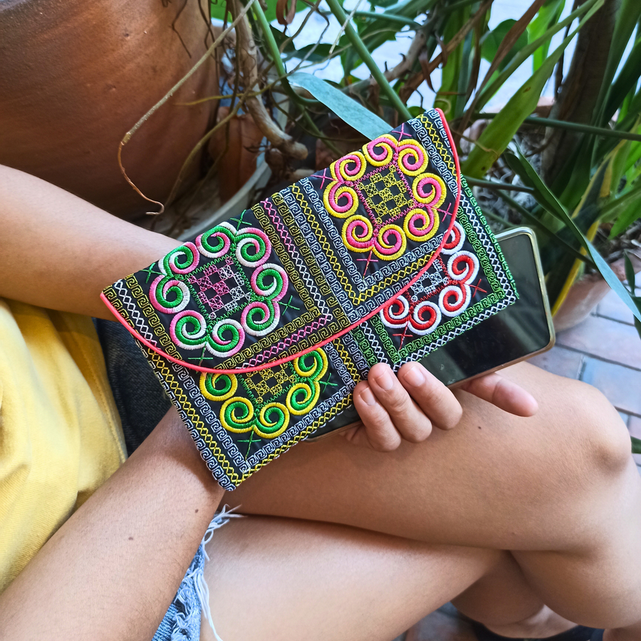 Hmong Magnetic Clasp Envelope Wallet (Bold Spirals)